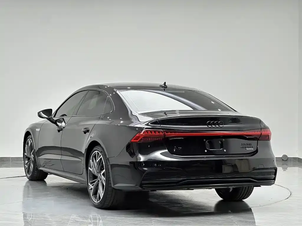 Audi A7L — фото 2
