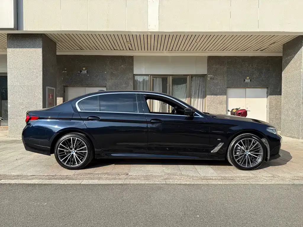 BMW 5 Series — фото 5