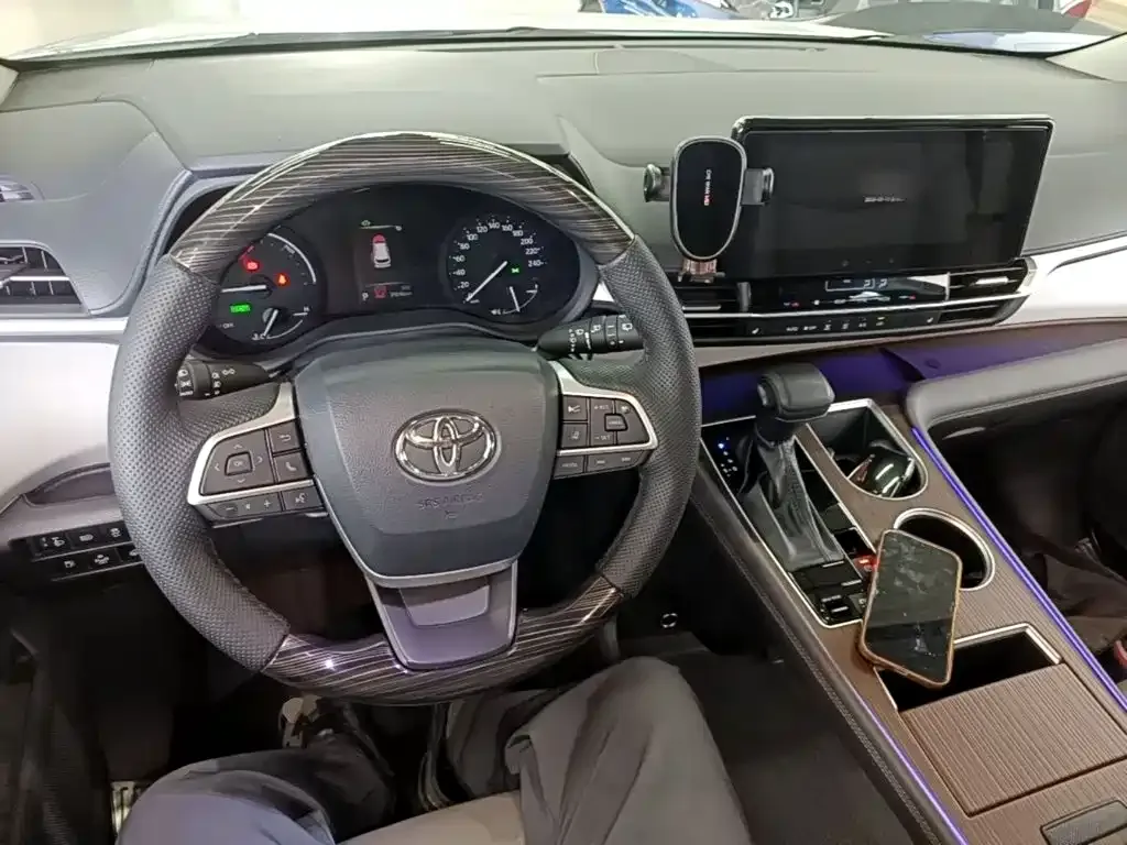 Toyota Granvia — фото 9
