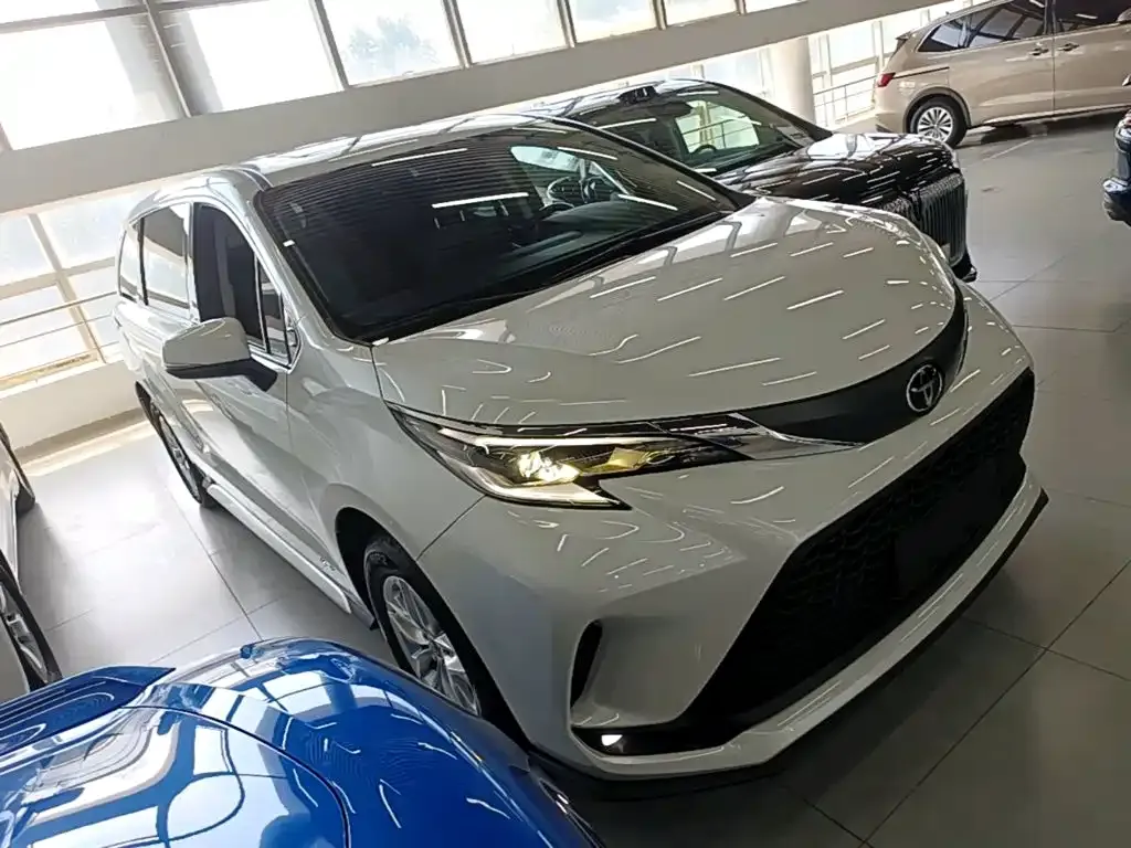 Toyota Granvia — фото 10