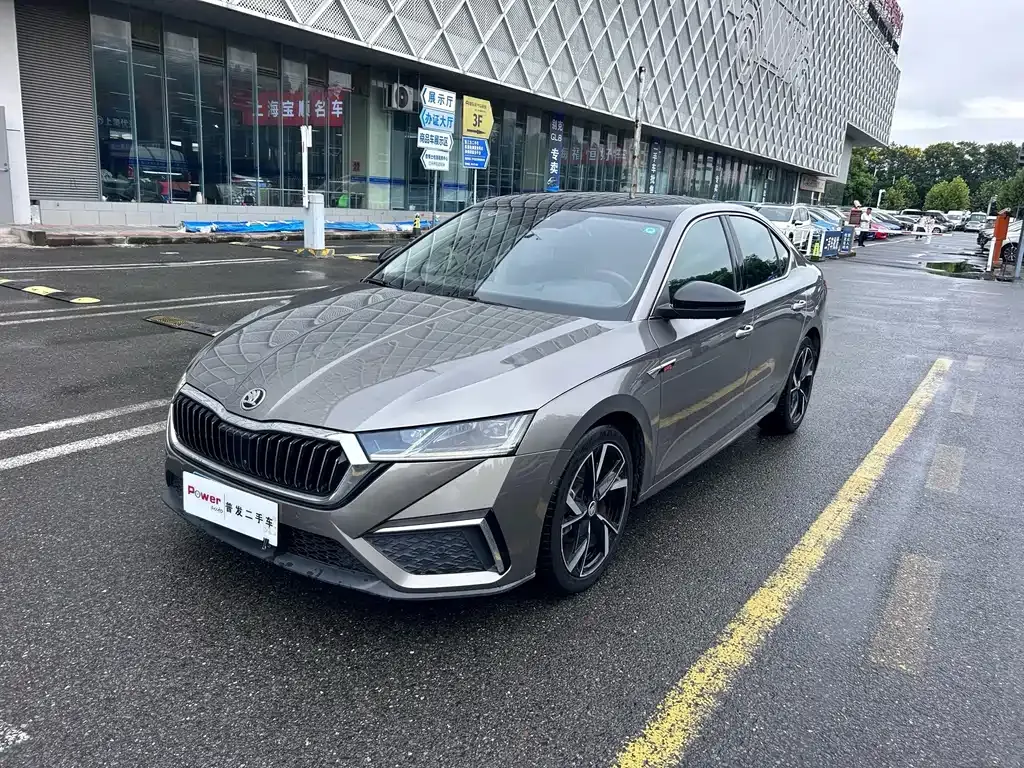Skoda Octavia — фото 1