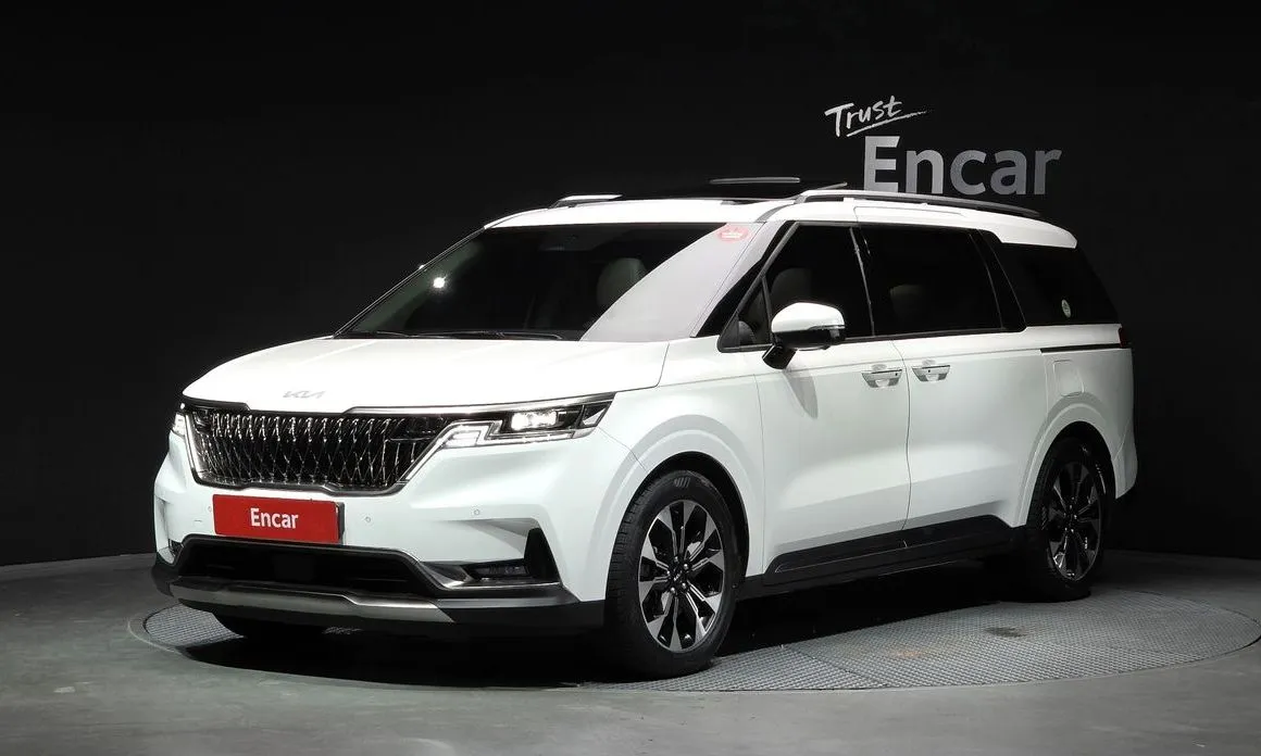 Kia Carnival — фото 1