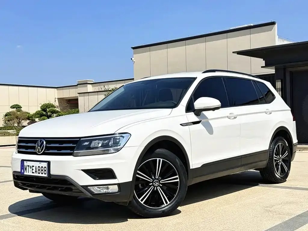 Volkswagen Tiguan L — фото 1