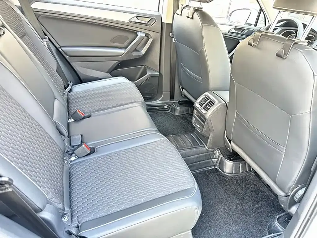 Volkswagen Tiguan L — фото 10
