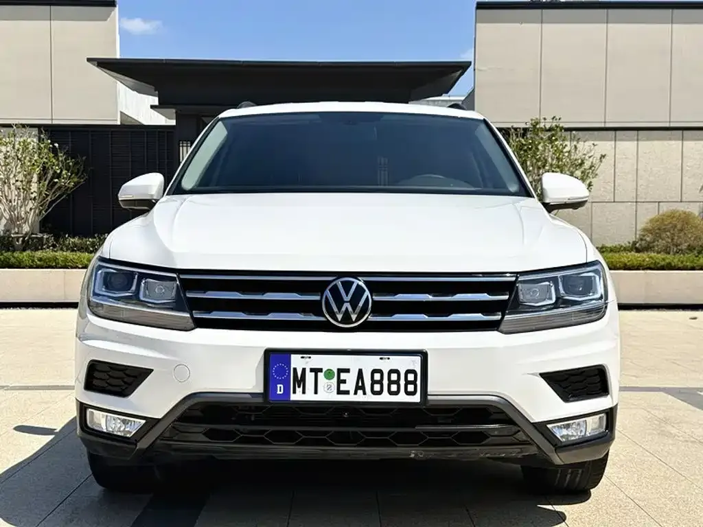 Volkswagen Tiguan L — фото 8