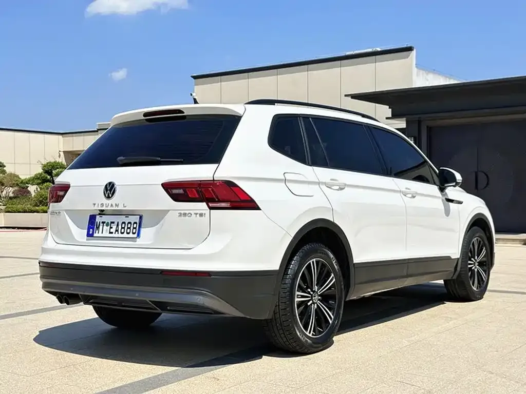 Volkswagen Tiguan L — фото 6
