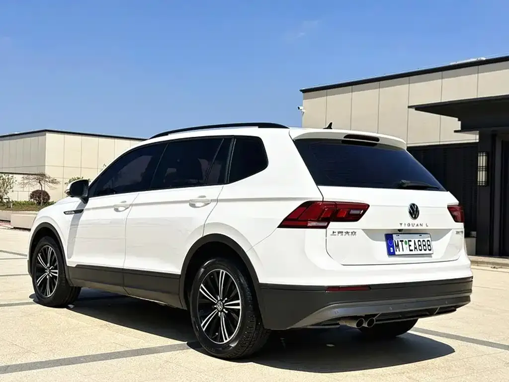 Volkswagen Tiguan L — фото 2