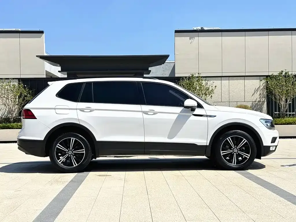 Volkswagen Tiguan L — фото 3