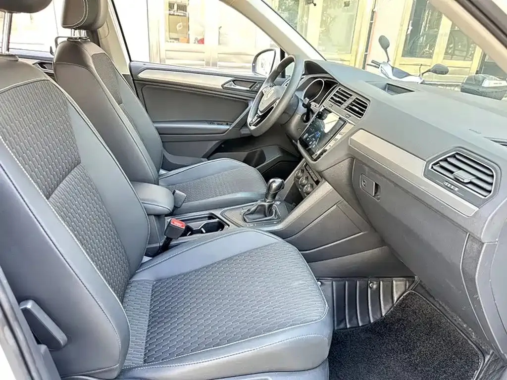Volkswagen Tiguan L — фото 5
