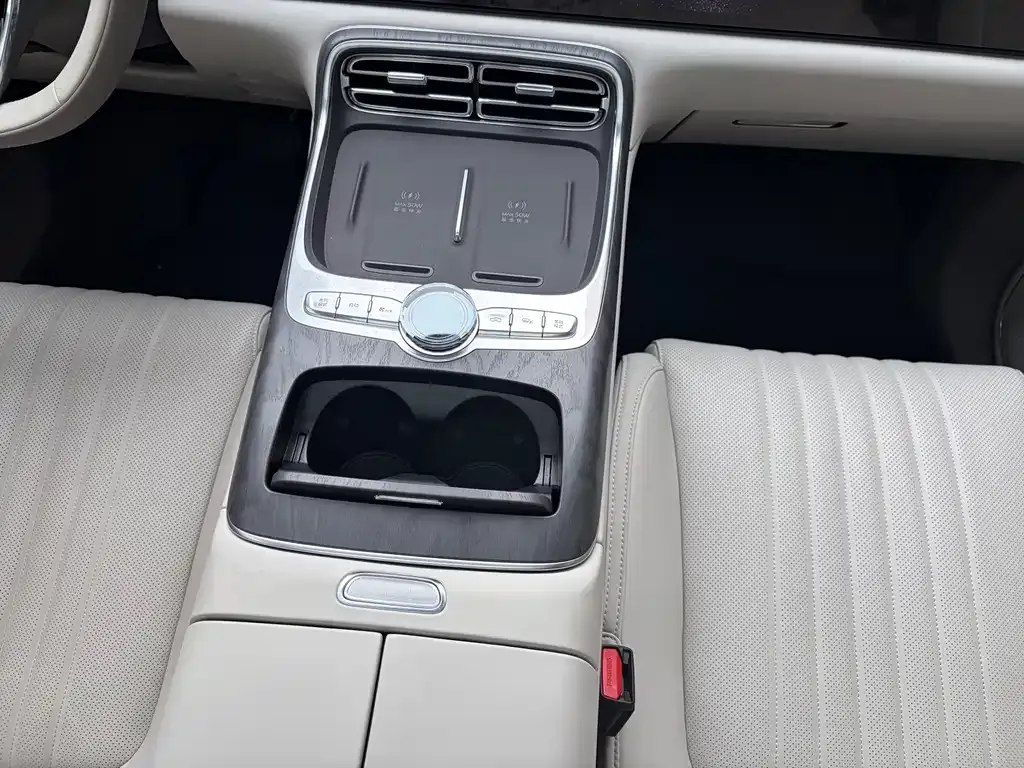 Geely Galaxy M9 — фото 10