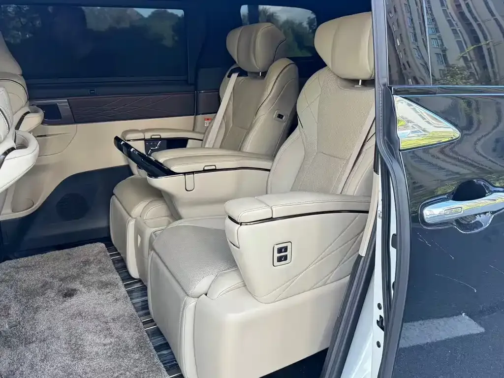 Toyota Alphard — фото 6