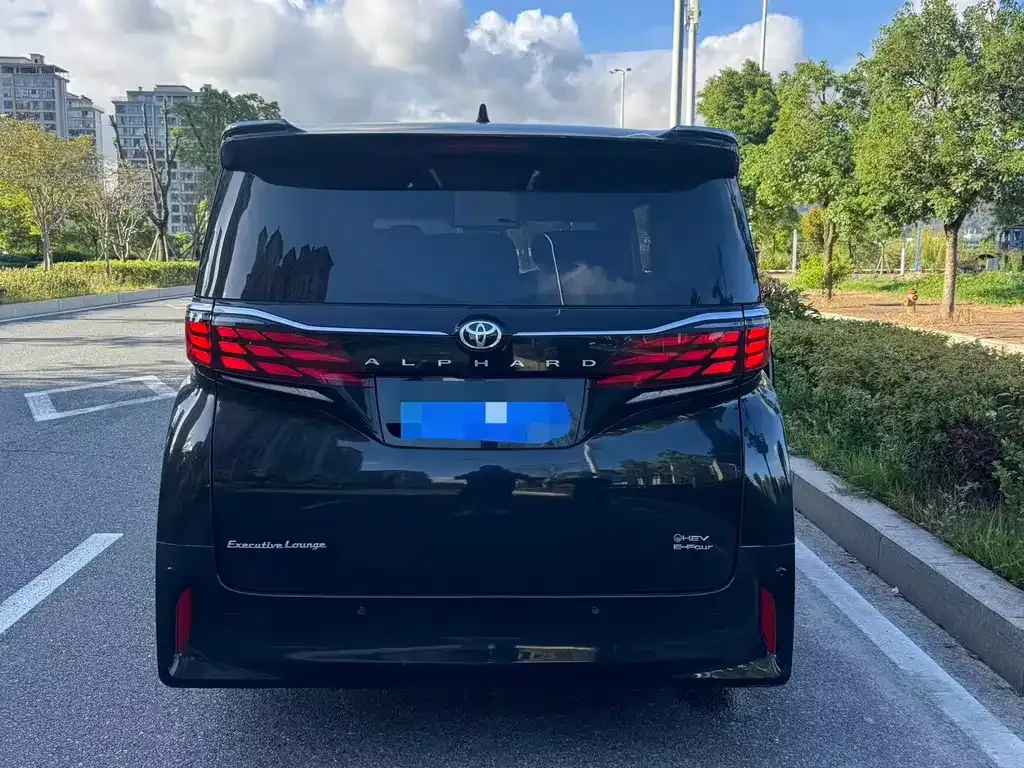 Toyota Alphard — фото 8