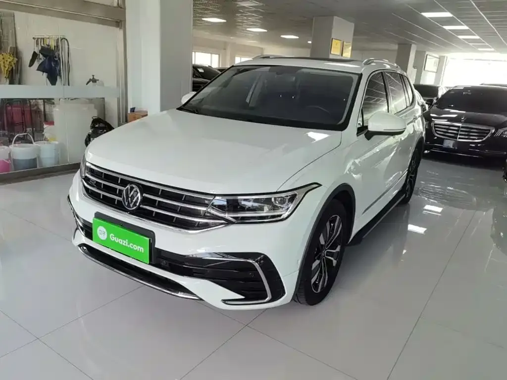 Volkswagen Tiguan L — фото 1