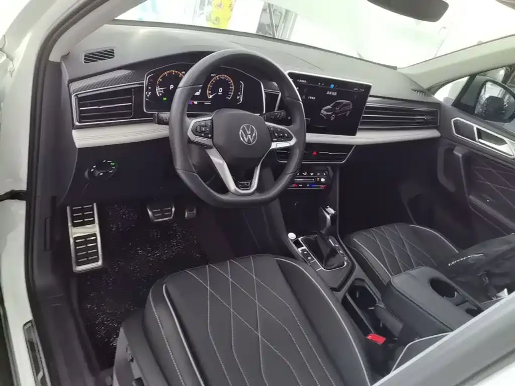 Volkswagen Tiguan L — фото 10