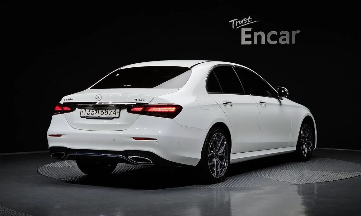 Mercedes-Benz E-Class — фото 2