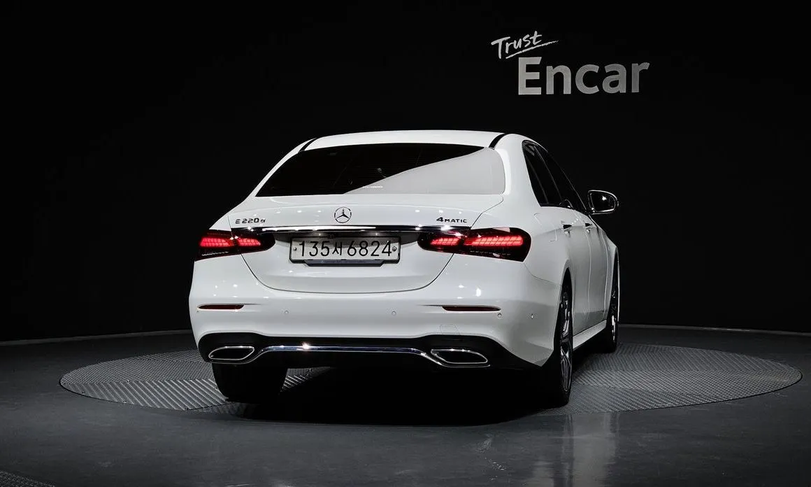 Mercedes-Benz E-Class — фото 3