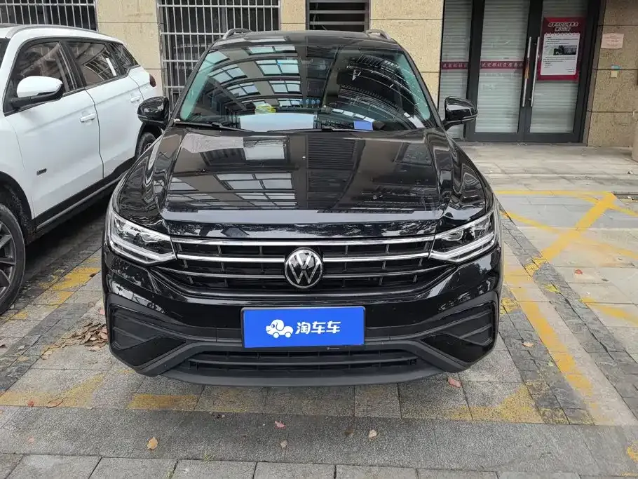 Volkswagen Tiguan L — фото 10