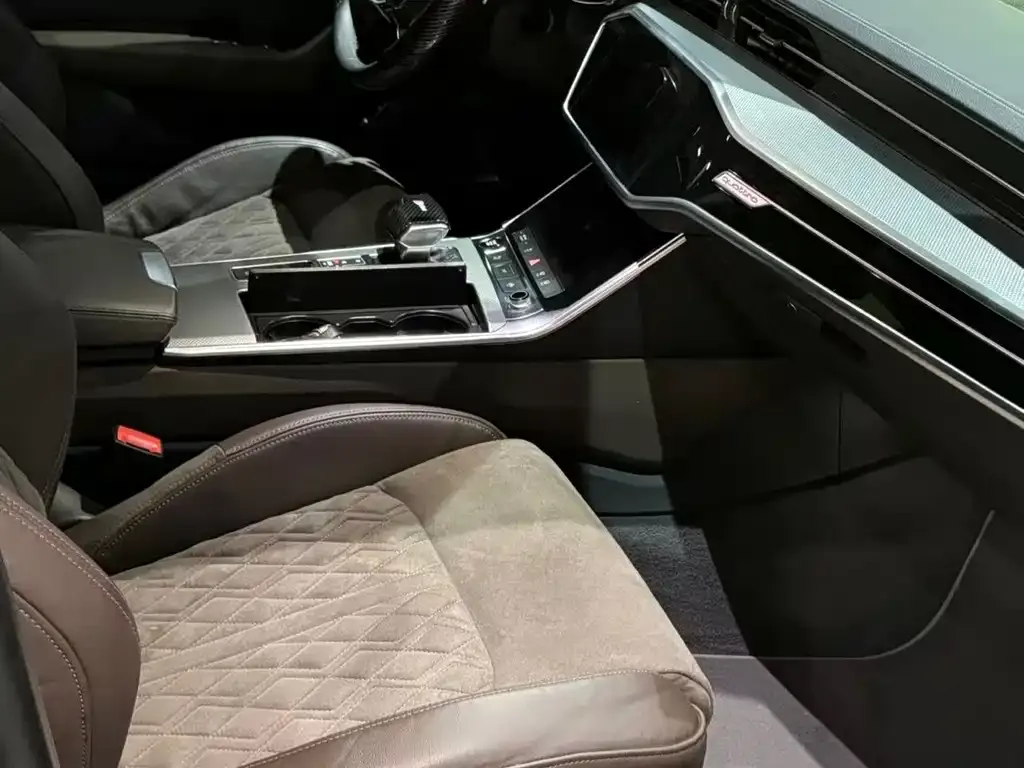 Audi A7L — фото 5