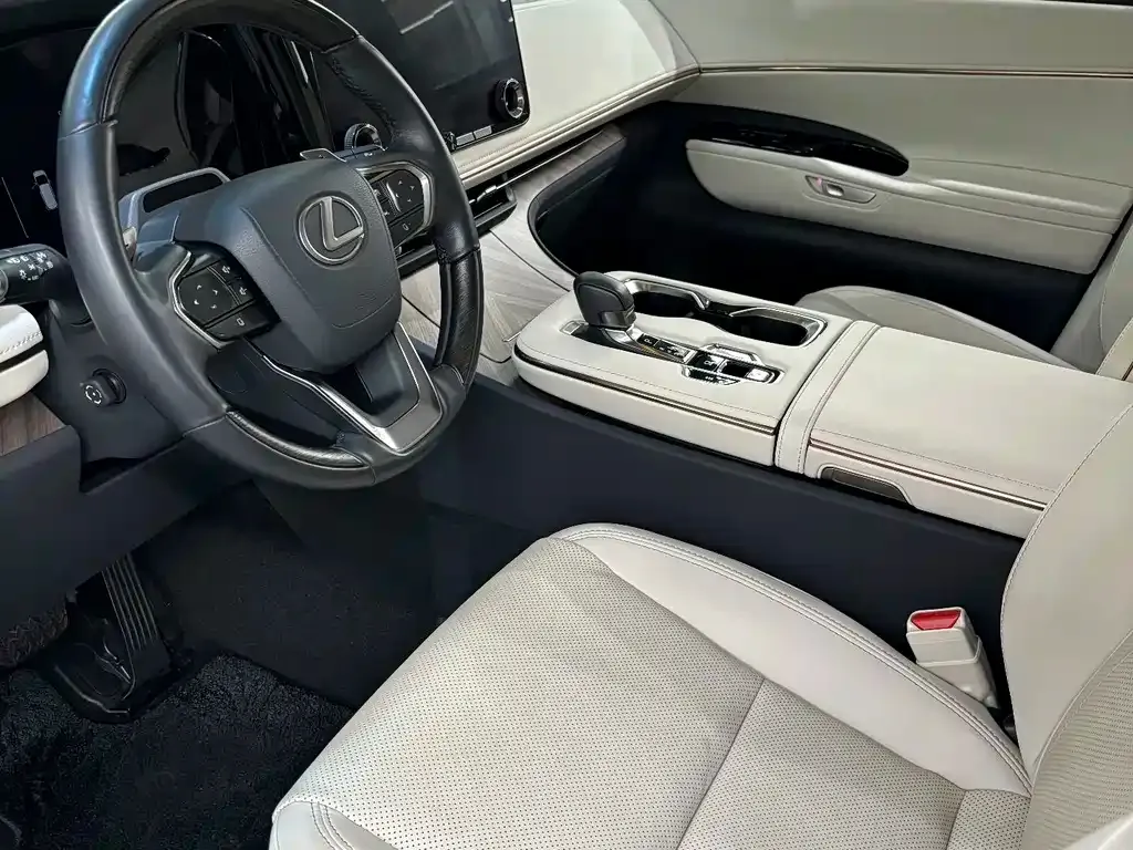 Lexus LM — фото 9