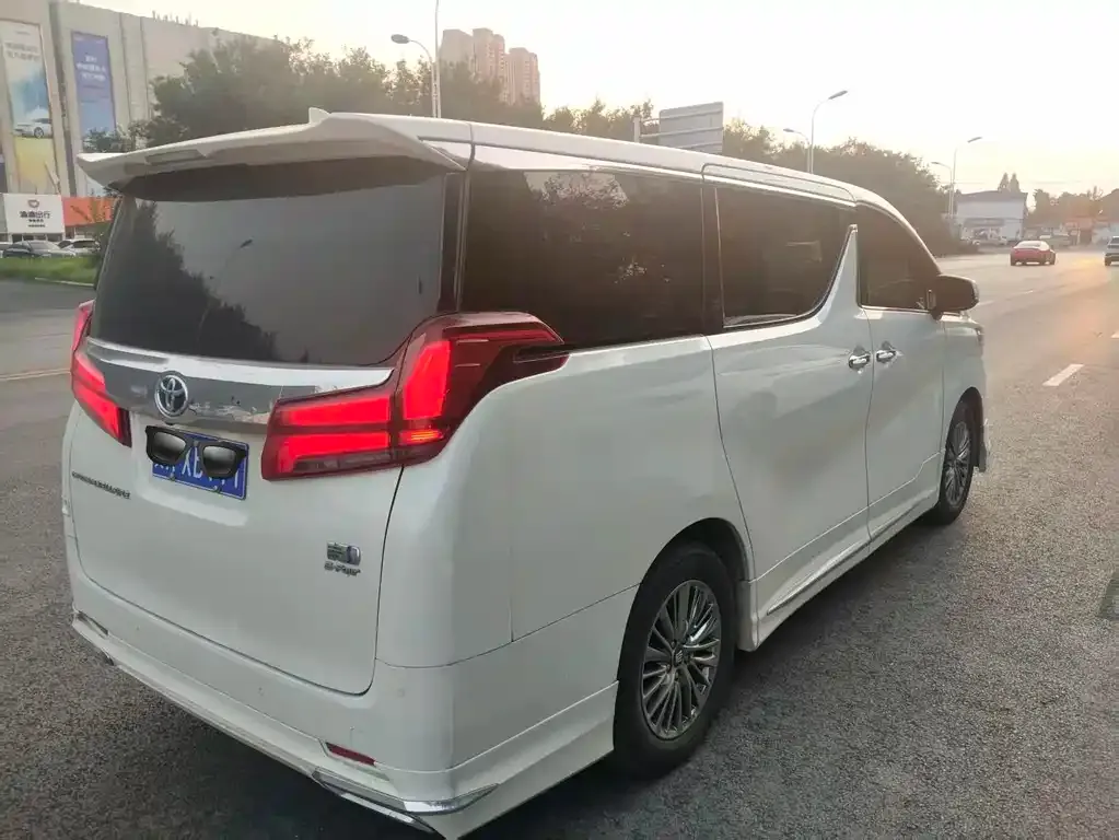 Toyota Vellfire — фото 5