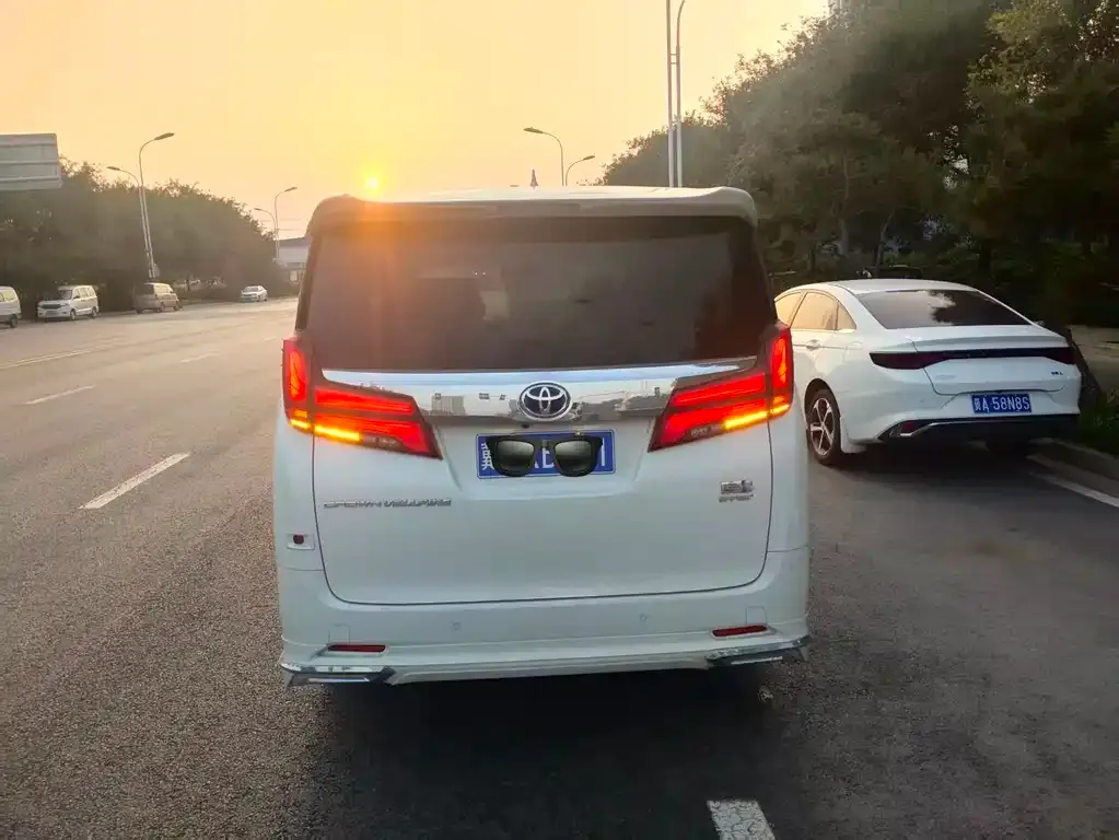 Toyota Vellfire — фото 8