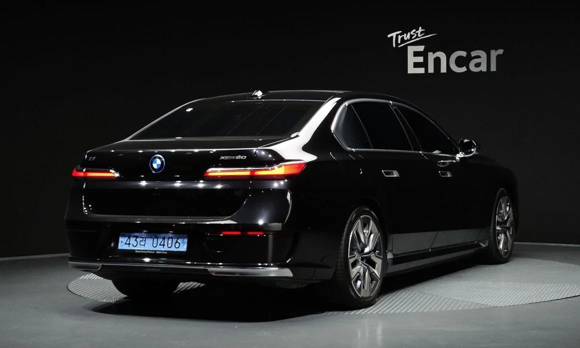 BMW i7 — фото 6