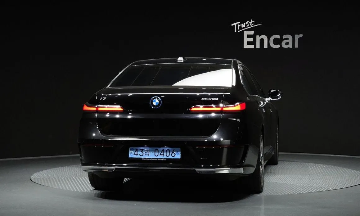 BMW i7 — фото 2