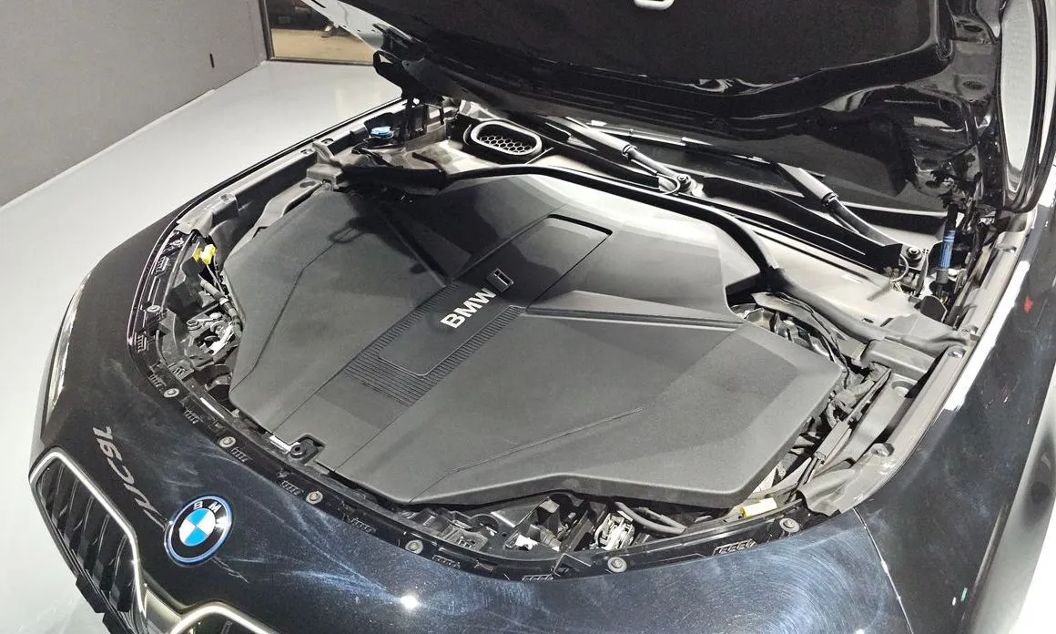 BMW i7 — фото 8