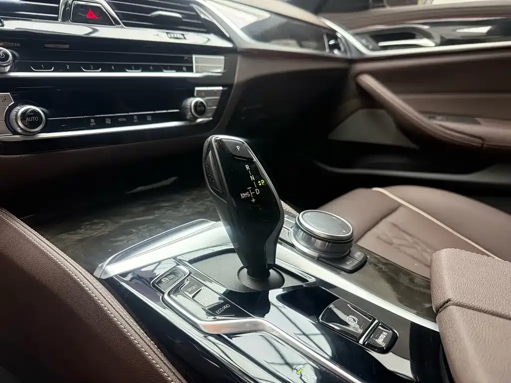 BMW 5 Series — фото 10