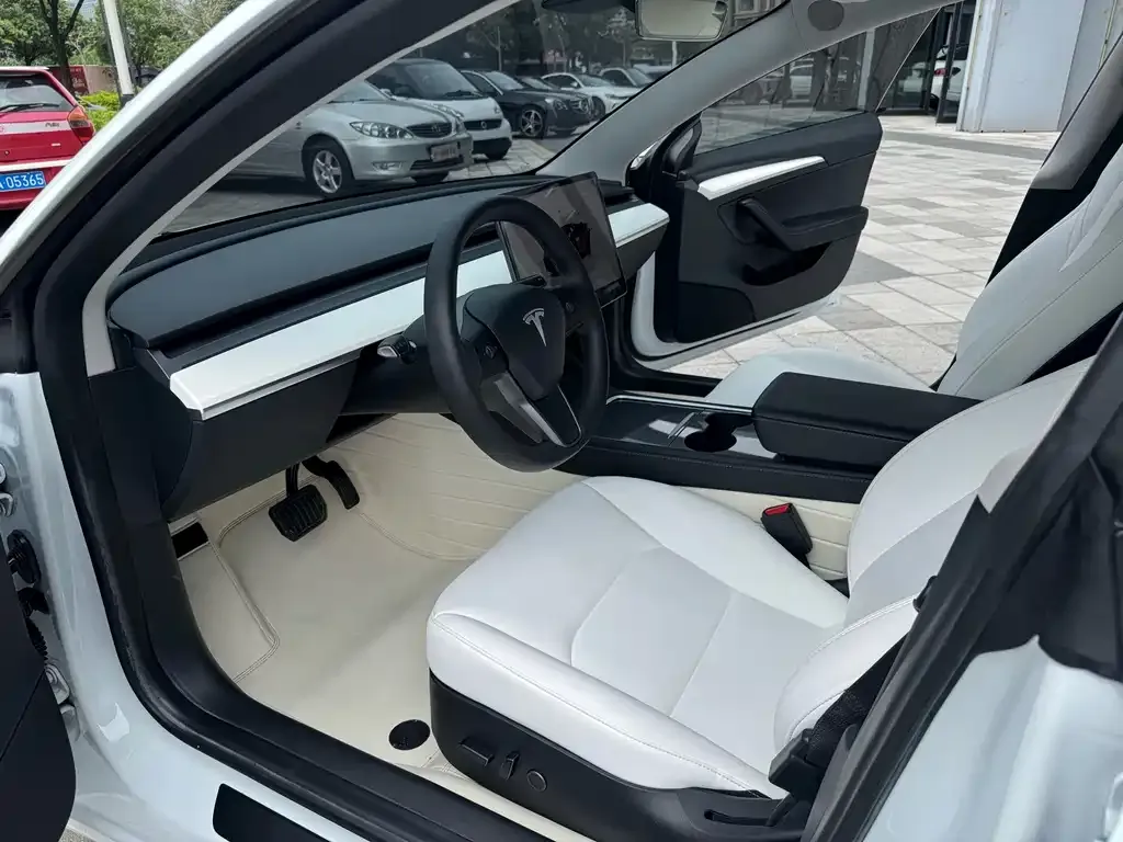 Tesla Model 3 — фото 6