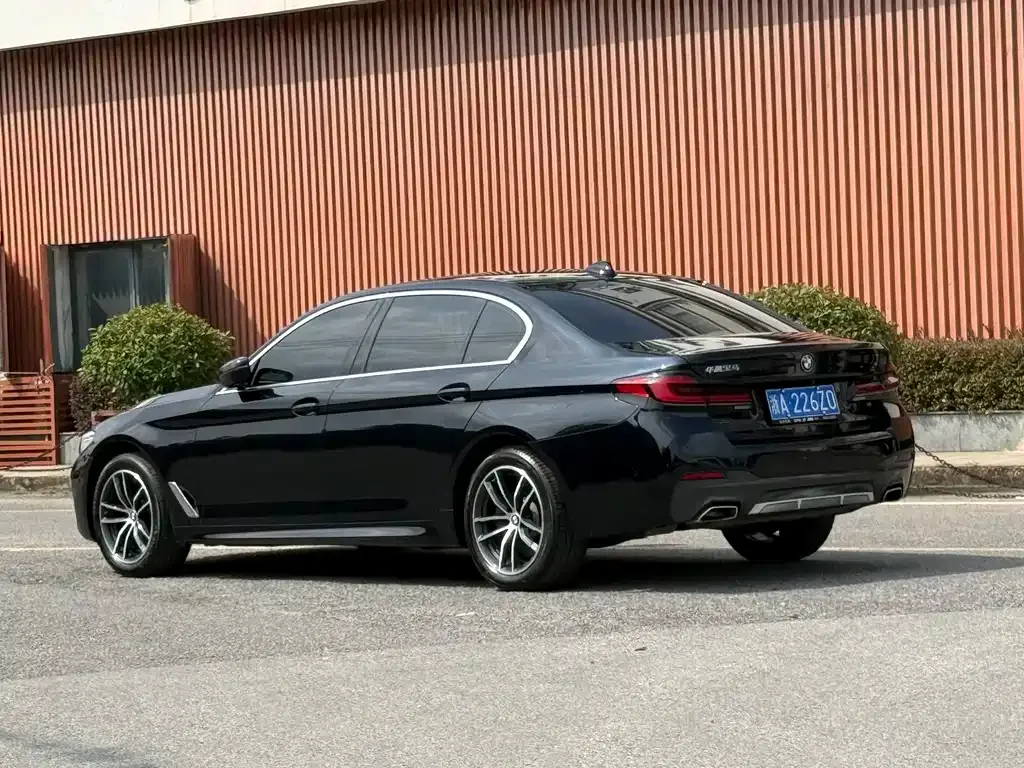 BMW 5 Series — фото 10