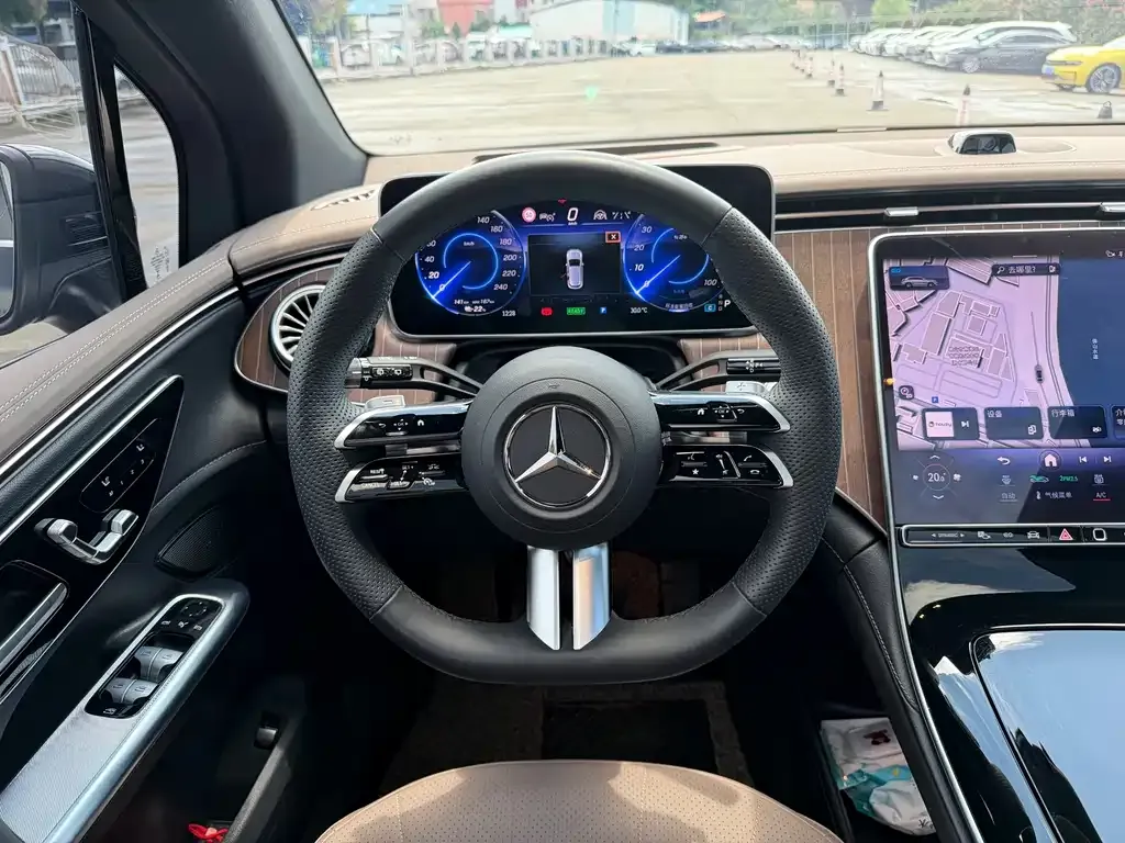 Mercedes-Benz EQE SUV — фото 2