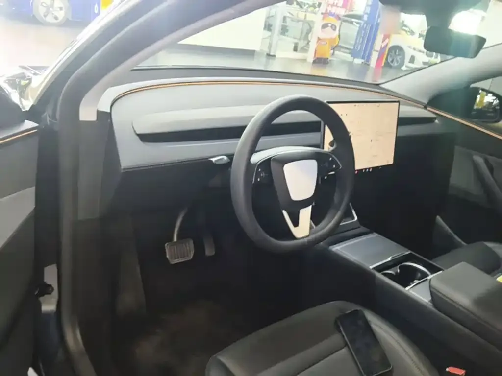 Tesla Model Y — фото 6