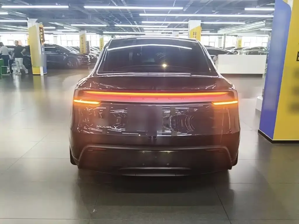 Tesla Model Y — фото 4
