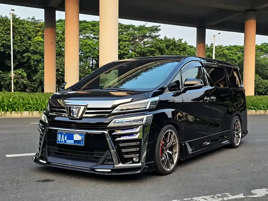 Toyota Vellfire — фото 1