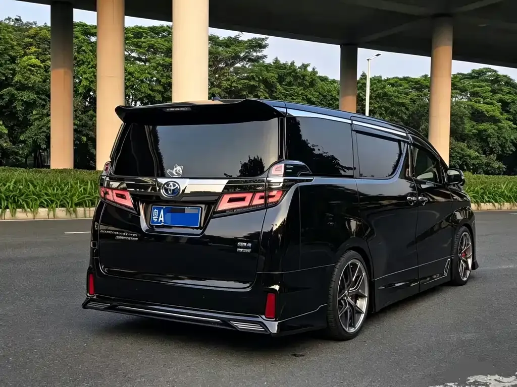 Toyota Vellfire — фото 8
