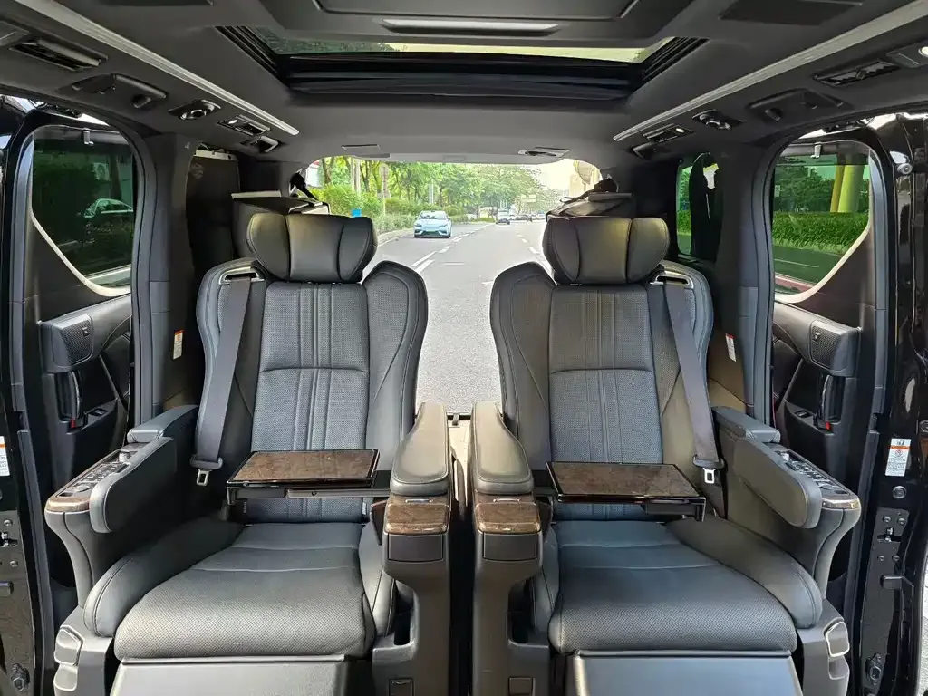 Toyota Vellfire — фото 2