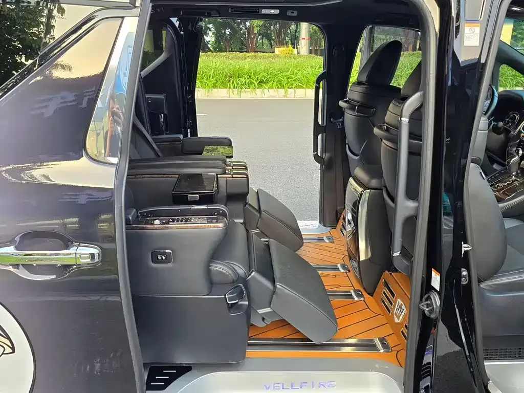 Toyota Vellfire — фото 9