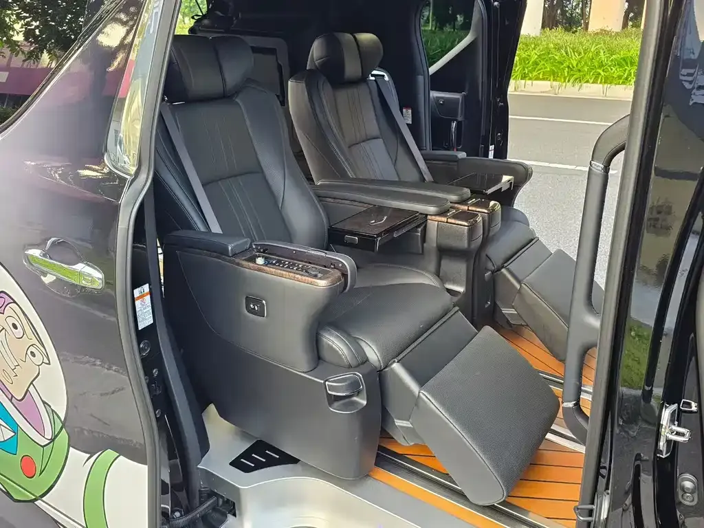 Toyota Vellfire — фото 3