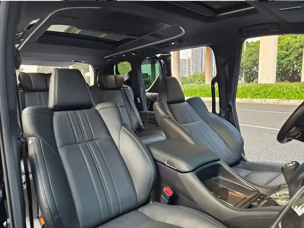 Toyota Vellfire — фото 5