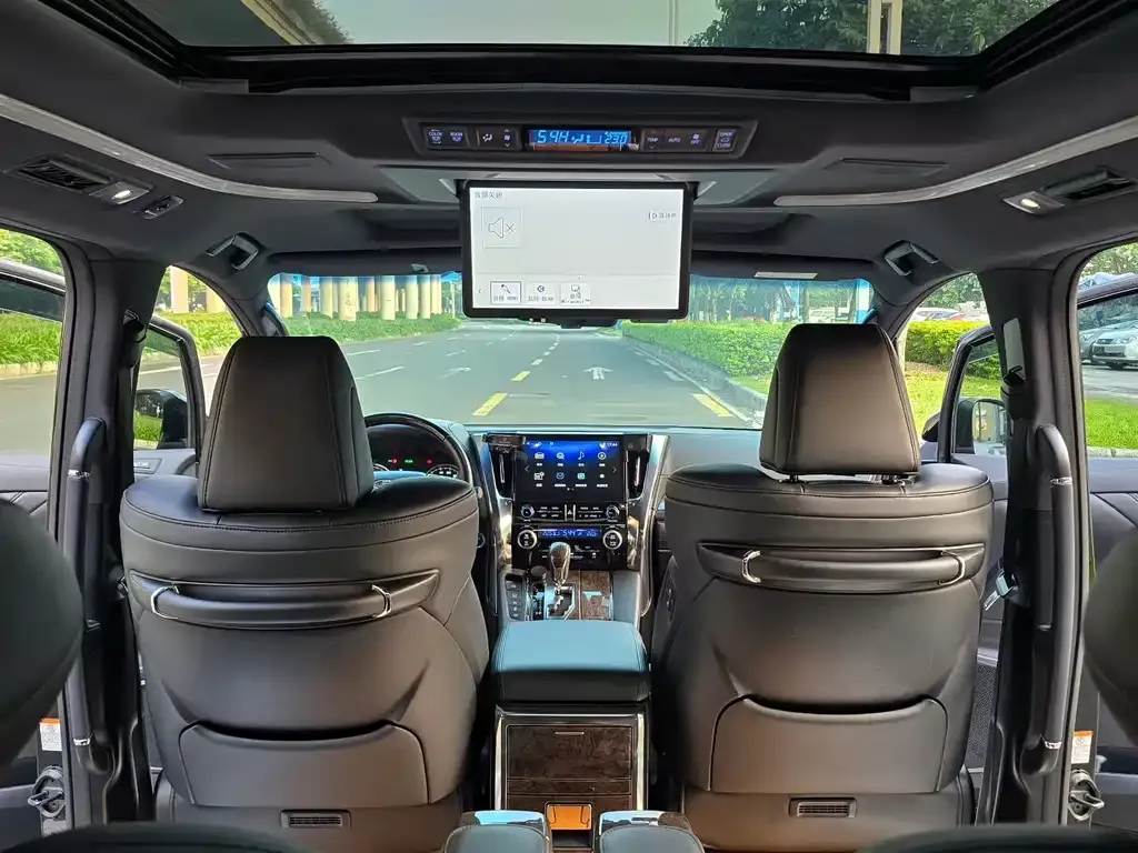 Toyota Vellfire — фото 4