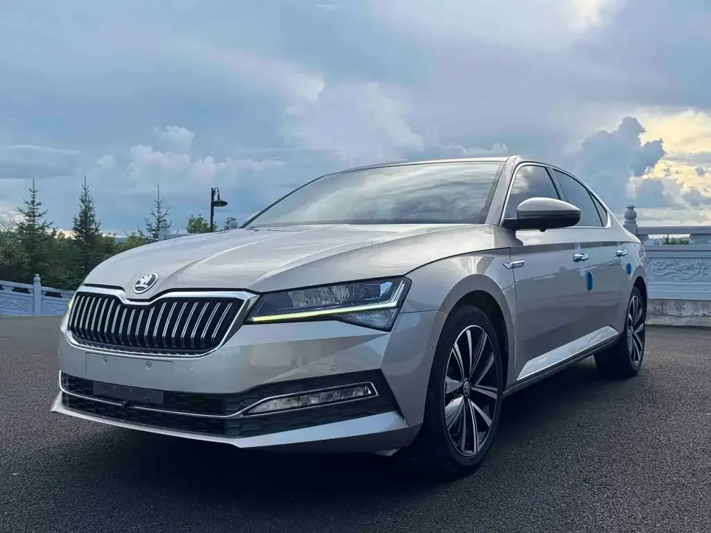 Skoda Superb — фото 1