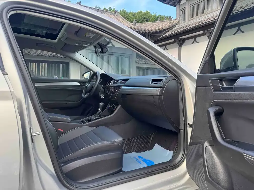 Skoda Superb — фото 2