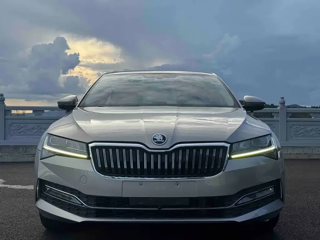 Skoda Superb — фото 5