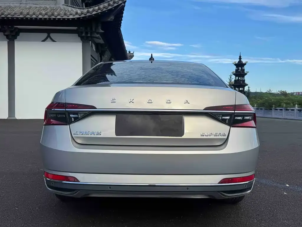 Skoda Superb — фото 9