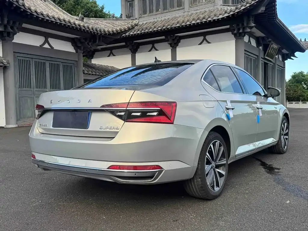 Skoda Superb — фото 3