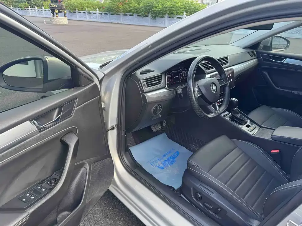 Skoda Superb — фото 7
