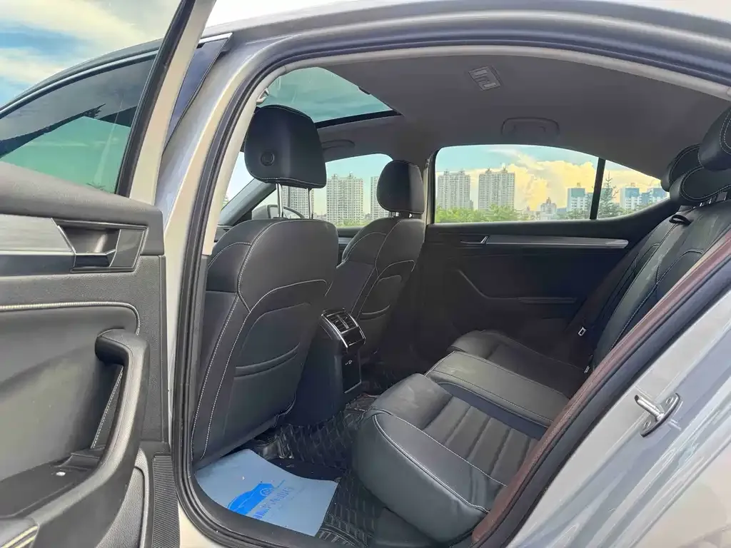 Skoda Superb — фото 6