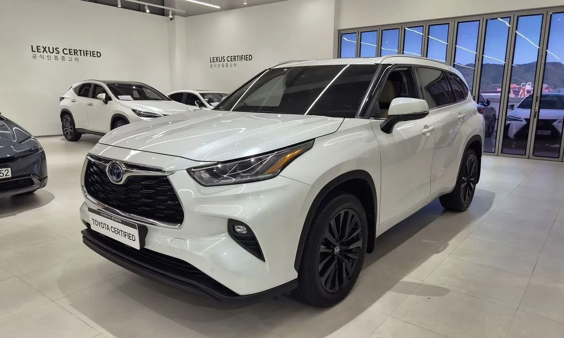 Toyota Highlander — фото 1