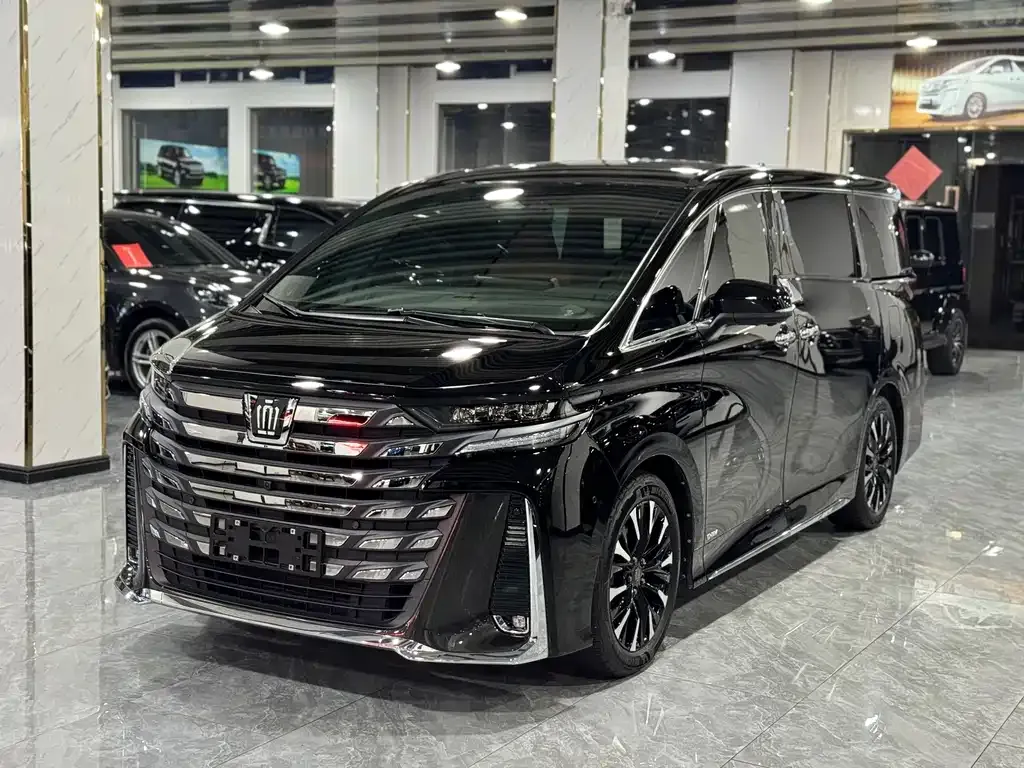 Toyota Vellfire — фото 1